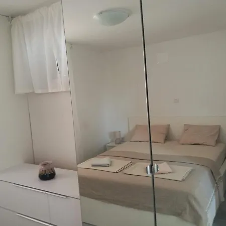 Kus Apartment *